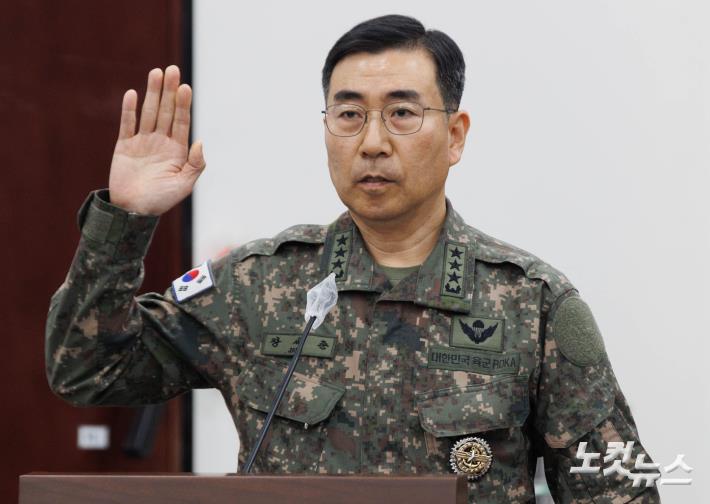 국감 선서하는 장세준 국방정보본부장