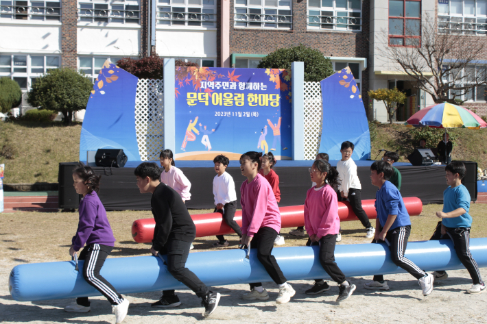 지난 2일 문덕초등학교에서 열린 '문덕면 어울림 한마당'. 보성군 제공 