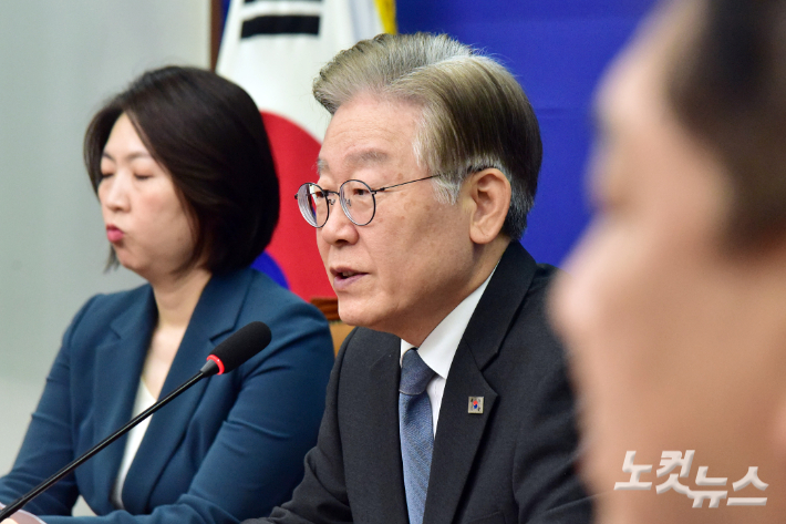 6일 서울 여의도 국회에서 열린 더불어민주당 총선기획단 1차 회의에서 이재명 대표가 발언을 하고 있다. 윤창원 기자