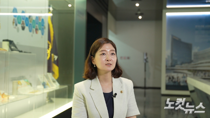 ’31살에 세 자녀’ 장윤정 경기도의원 “‘엄마’를 위한 정치”[영상]