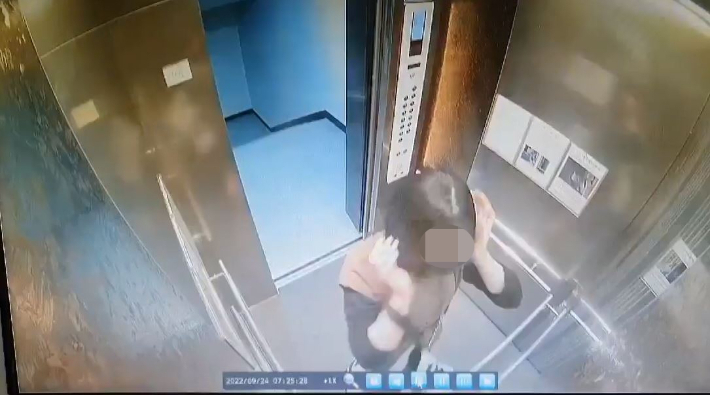 마약 단속 피하고자 여장한 남자 요식업자. 연합뉴스