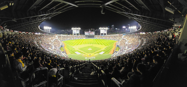 한국시리즈 1차전 매진. 연합뉴스