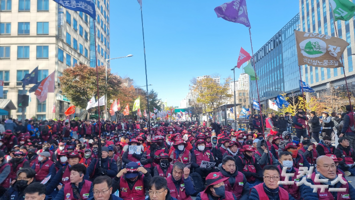 11일 오후 민주노총은 서울 통일로에서 '2023 전국노동자대회'를 열었다. 민소운 기자
