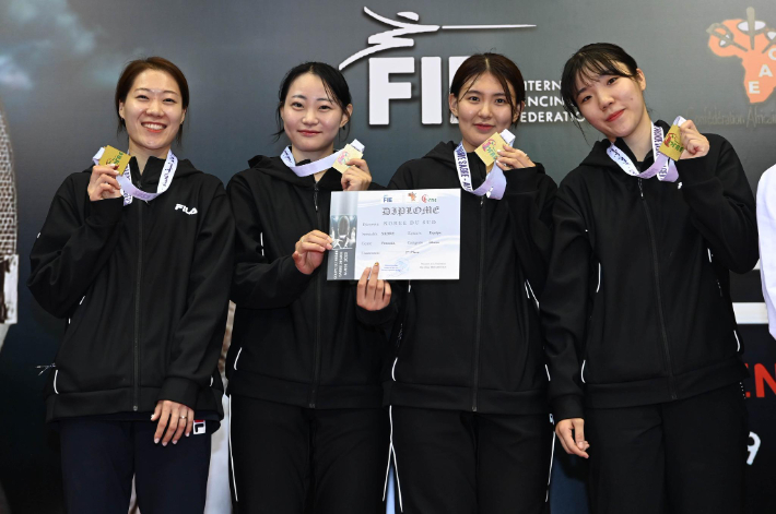 여자 사브르 월드컵 단체전 우승한 서지연, 최세빈, 윤소연, 전하영. 대한펜싱협회