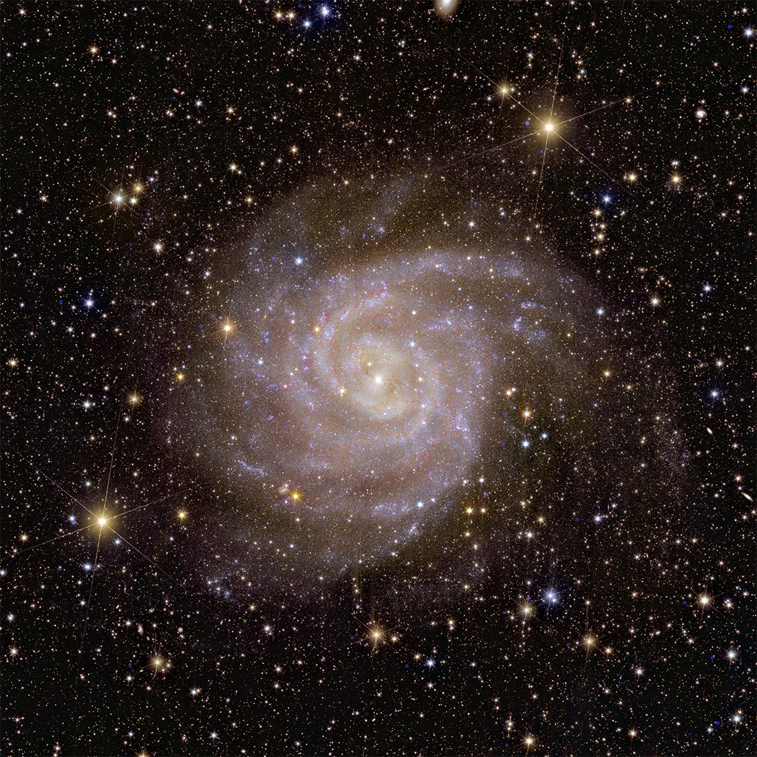 나선 은하 IC 382 전경. ESA/Euclid/Euclid Consortium/NASA, image processing by J.-C. Cuillandre (CEA Paris-Saclay), G. Anselmi, CC BY-SA 3.0 IGO