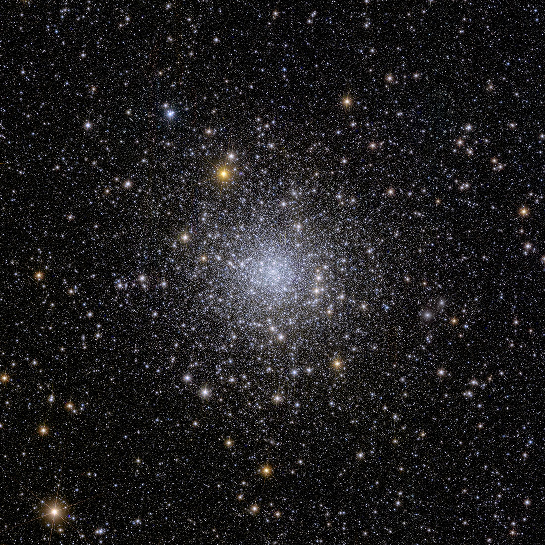 구상성단 NGC 6397 전경. ESA/Euclid/Euclid Consortium/NASA, image processing by J.-C. Cuillandre (CEA Paris-Saclay), G. Anselmi, CC BY-SA 3.0 IGO