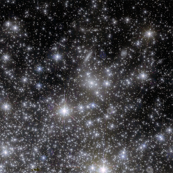구상성단 NGC 6397 부분 확대 이미지. 별들의 조석 가지 모양이 형성돼있다. ESA/Euclid/Euclid Consortium/NASA, image processing by J.-C. Cuillandre (CEA Paris-Saclay), G. Anselmi, CC BY-SA 3.0 IGO