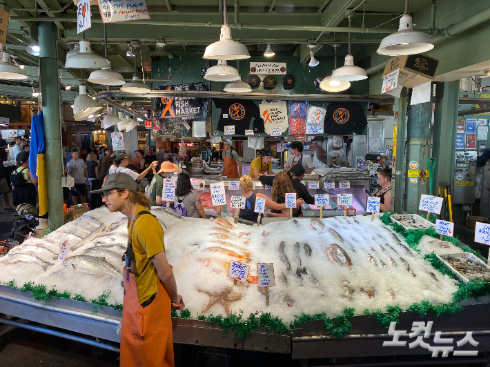 시애틀의 Pike Place Market 모습. 최철 기자