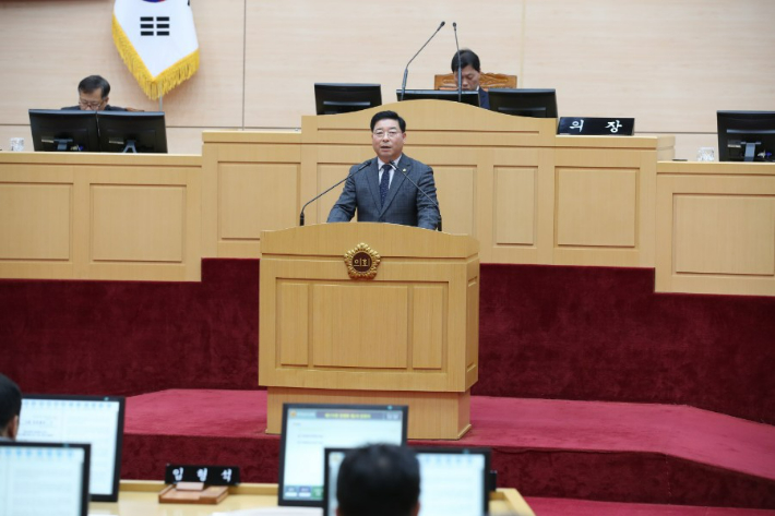 신민호 위원장이 5분 발언을 하고 있다. 전남도의회 제공