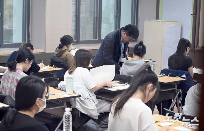 2024수능 시작 기다리는 수험생들