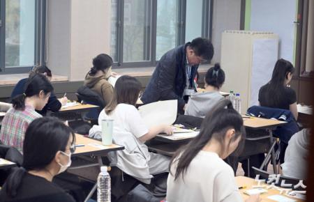 2024수능 시작 기다리는 수험생들