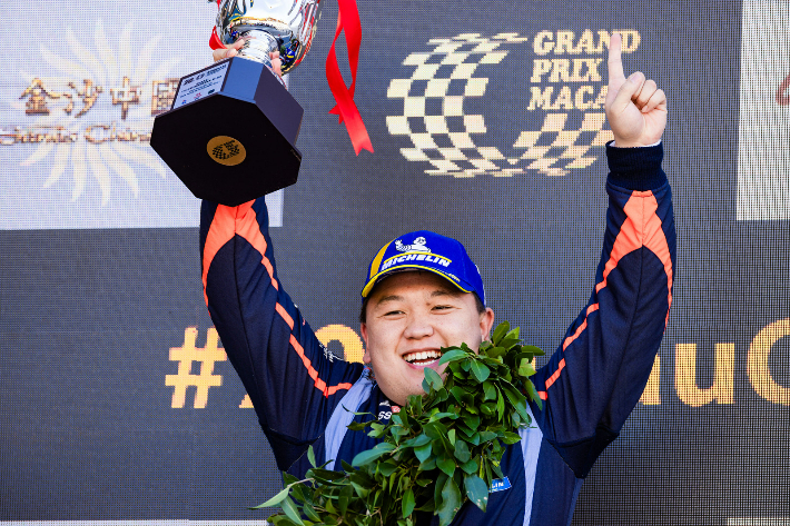 '2023 TCR 차이나 챔피언십' 마카오 대회에서 드라이버 부문 종합 우승을 차지한 마틴 카오 선수. 현대차 제공