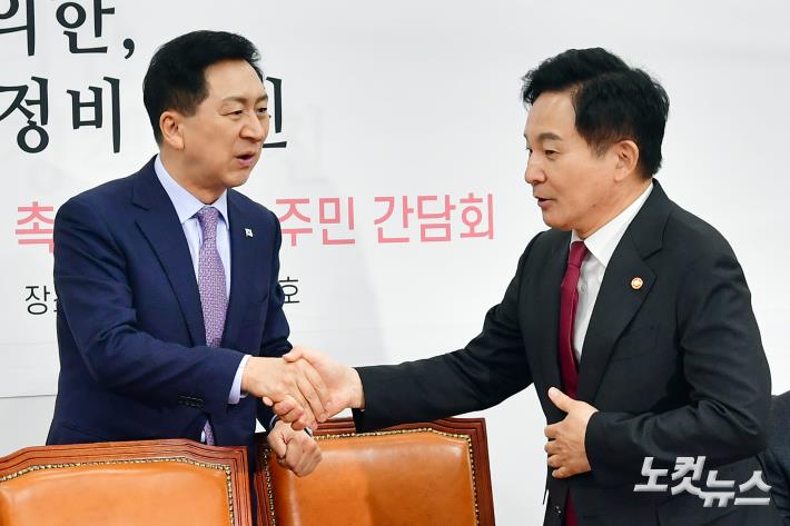 악수하는 김기현-원희룡