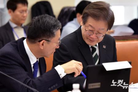 대화하는 이재명 대표-정성호 의원