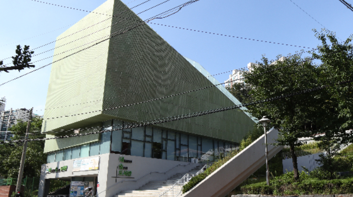 은평구립 내를건너숲으로도서관 전경. 내를건너숲으로도서관 제공