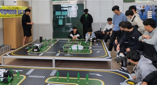 자율주행 RC카 주행코스 실습.동강대 제공