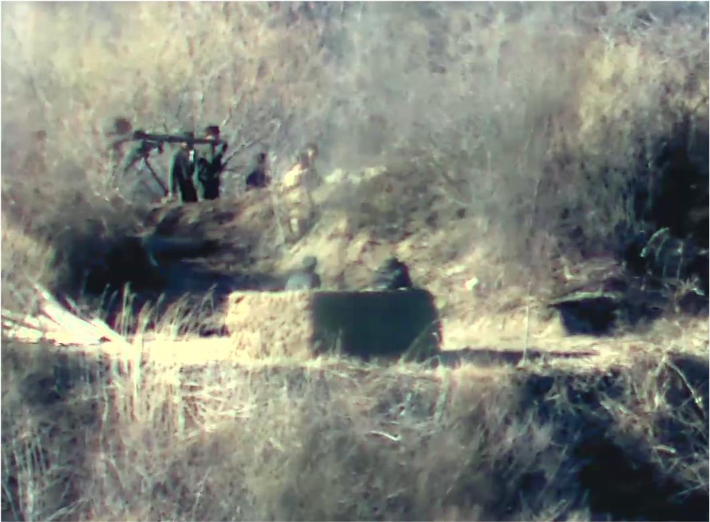 북한군이 GP 내에 무반동총과 고사총 등 중화기를 반입한 모습. 국방부 제공