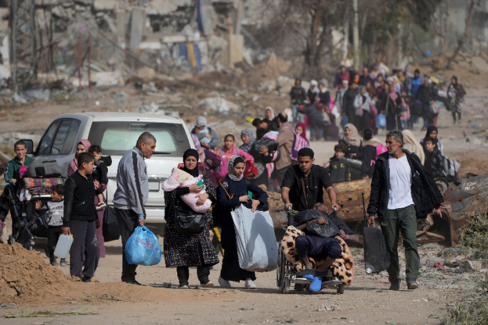 이스라엘과 하마스 휴전 기간을 이용해 피란길에 나선 팔레스타인 가자지구 주민들. 연합뉴스