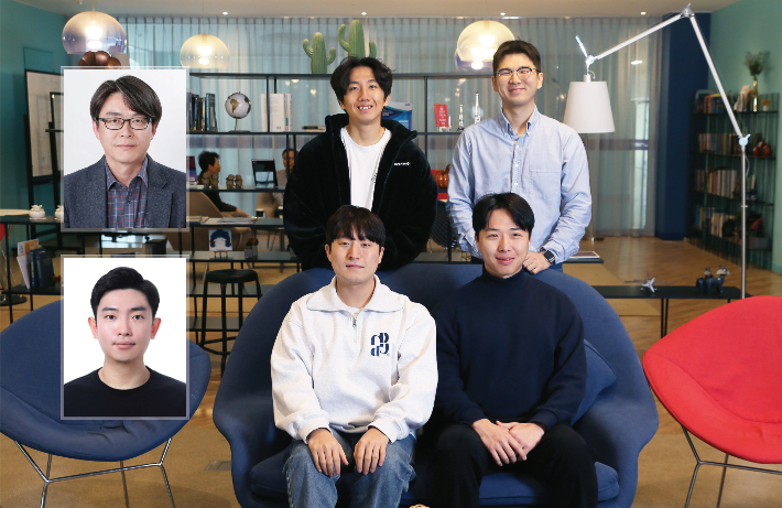 사진 위 왼쪽부터 UNIST 고현협 교수, 아랫줄 왼쪽(네모)부터 제 1저자 김진영 연구원, 왼쪽 세번재 제1저자 정건영 연구원. UNIST 제공