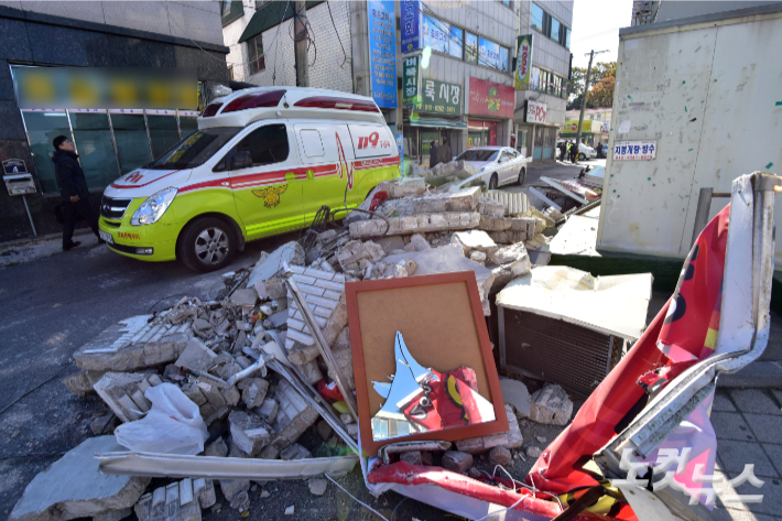 지난 2017년 포항에서 발생한 지진 당시 모습. 윤창원 기자