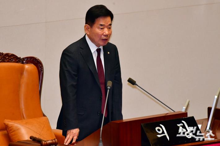 김진표 국회의장이 30일 서울 여의도 국회에서 열린 제410회 국회(정기회) 제12차 본회의에서 발언을 하고 있다.