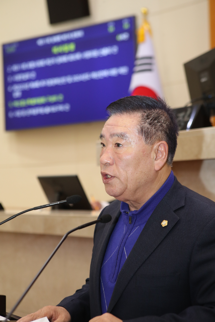 이재진 예산결산특별위원장. 포항시의회 제공