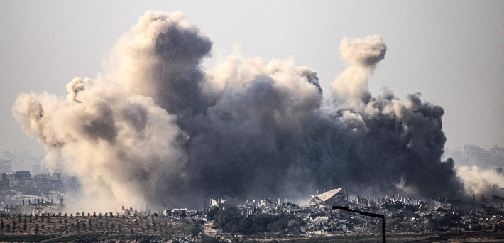팔레스타인 가자지구에 이스라엘의 공습으로 연기가 피어오르는 모습. 연합뉴스