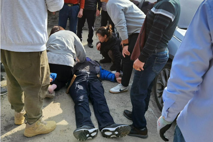 김현지 간호사가 응급처치를 하고 있다. 창원한마음병원 제공