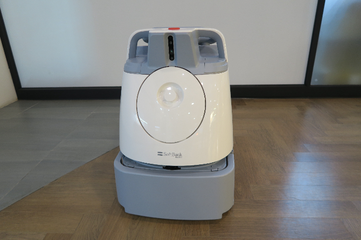 소프트 로보틱스의 기업용 청소로봇 위즈1. 팬스타그룹 제공