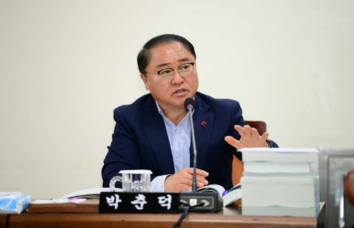 박춘덕 도의원. 경남도의회 제공 