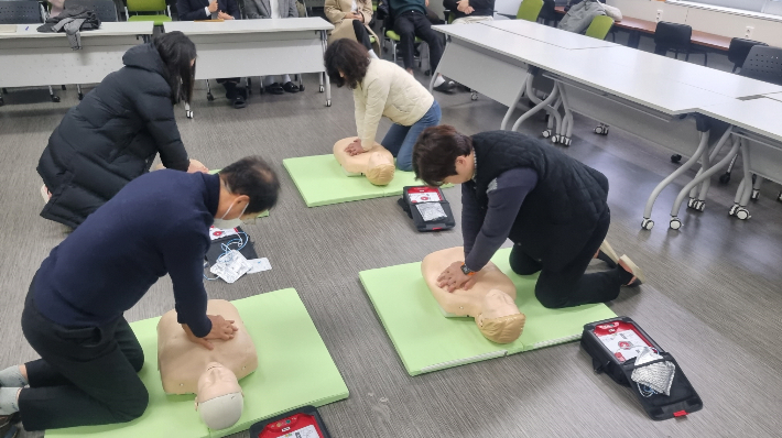 심정지 환자 이송 및 심폐소생술 교육 사진. 전라남도 제공