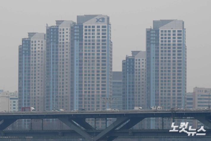 미세먼지로 탁한 도심