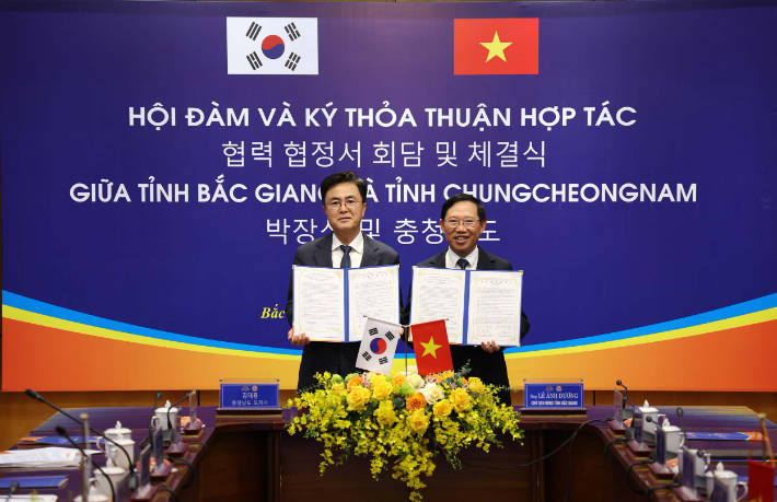 왼쪽 김태흠 충남지사와 레 아인 즈엉 박장성 인민위원회 위원장. 충남도 제공