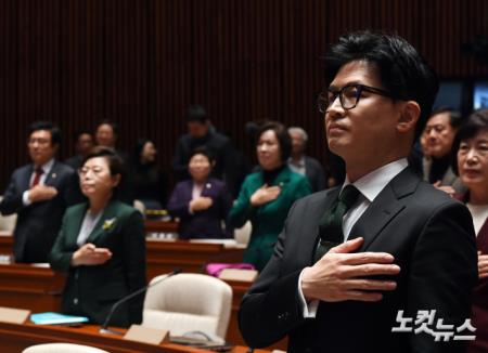 한동훈 법무장관, 국민의힘 정책의총 참석