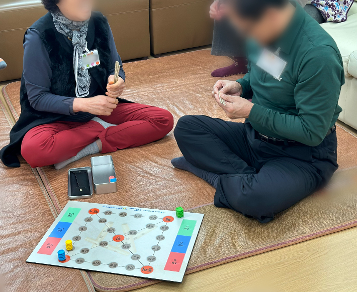 포스코스틸리온, 시각장애인 위한 윷놀이판 제작 - 노컷뉴스