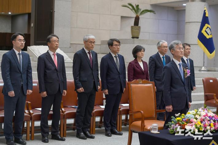 국민의례하는 조희대 신임 대법원장