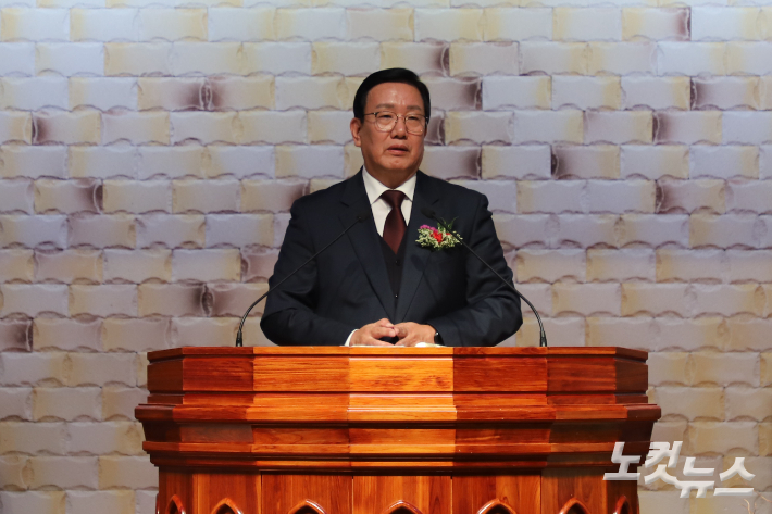 예배에서는 포항남노회장 한동우 목사가 민수기 6:22~27을 통해 '축복의 기도'라는 제목으로 설교했다. 유상원 아나운서