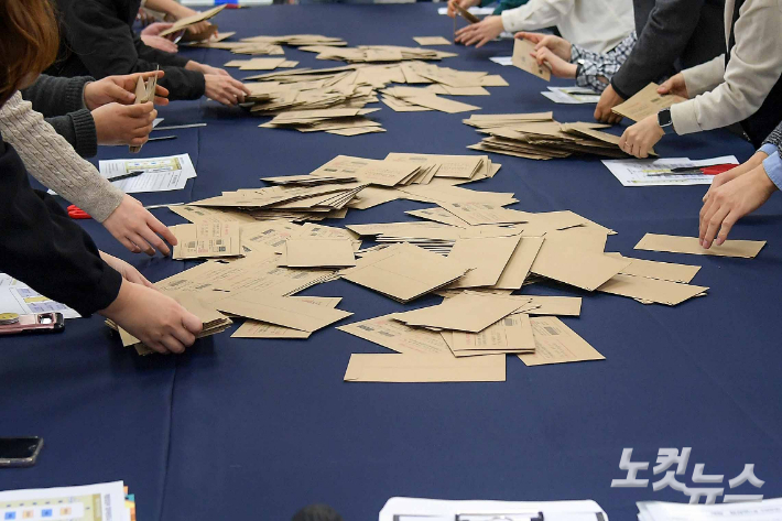 제22대 국회의원선거 대비 모의개표 실습. 박종민 기자