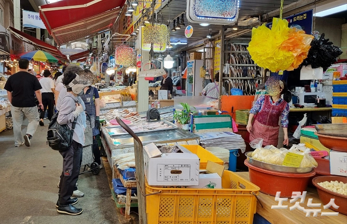 부산 한 전통시장 전경.