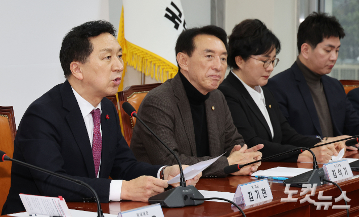 국민의힘 김기현 대표가 11일 오후 국회에서 열린 최고위원회의에 참석해 모두발언 하고 있다. 황진환 기자