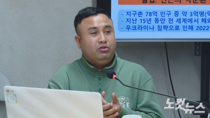 기독교윤리실천운동이 12일 '이주노동자의 삶과 교회의 역할'을 주제로 연 포럼에서 섹 알 마문 이주노조 수석부위원장이 발언하고 있다. 정용현 기자