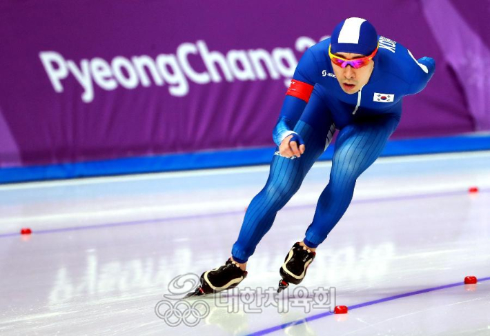 제23회 평창동계올림픽 스피드 스케이팅 남자 10,000m 종목에서 이승훈 선수가 레이스를 벌이는 모습. 대한체육회 제공