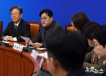 발언하는 홍익표 원내대표