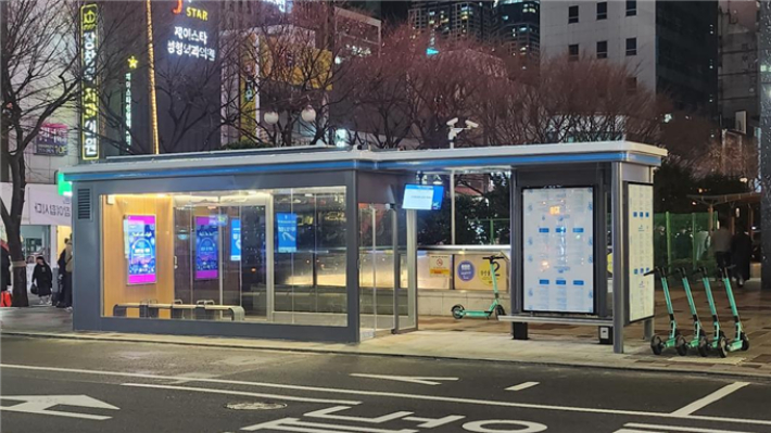 부산 서면에 설치된 스마트 버스 쉼터. 부산시 제공