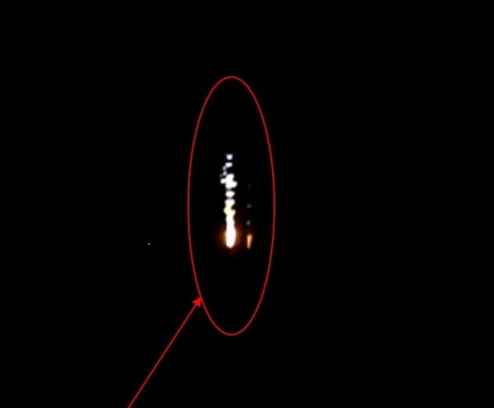 일본 방위성은 북한이 지난 2월 18일 평양 인근에서 발사한 대륙간탄도미사일(ICBM)급 미사일이 낙하하는 것으로 추정되는 모습을 찍은 사진과 동영상을 공개했다. 해당 자료는 자위대 F-15 전투기가 촬영했다. 일본 방위성 제공