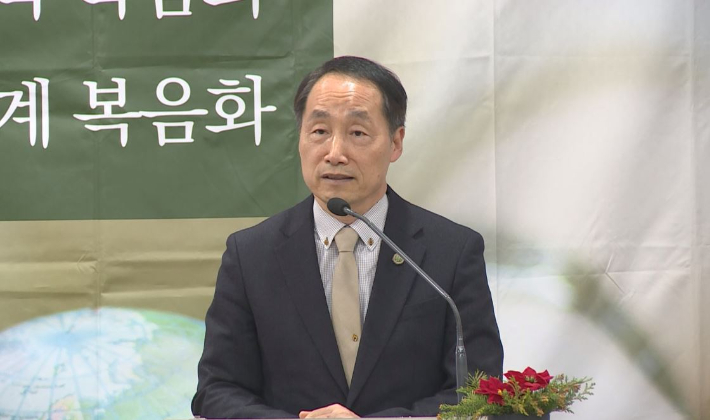 박남규 목사(부산성시화운동본부 본부장)가 설교를 하고 있다.