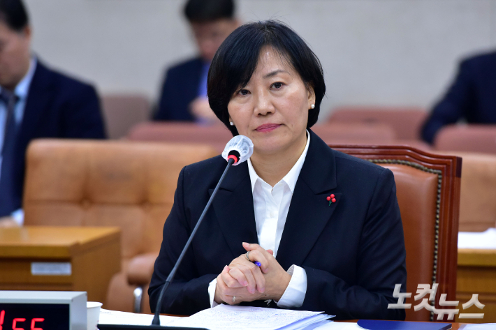 송미령 농림축산식품부 장관 후보자가 18일 서울 여의도 국회에서 열린 인사청문회에서 의원 질의를 받고 있다. 윤창원 기자