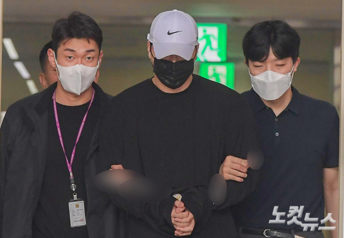 약물을 복용한 채 운전하다가 사고를 내 행인을 다치게 한 혐의를 받는 신모씨. 박종민 기자