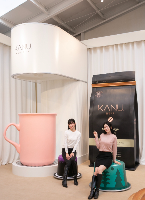 내년 1월 28일까지 운영하는 카누 브랜드 팝업스토어 '카누 온 더 테이블'. 동서식품 제공