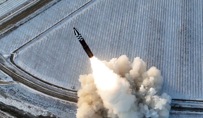 북한이 발사한 화성-18형 ICBM. 연합뉴스